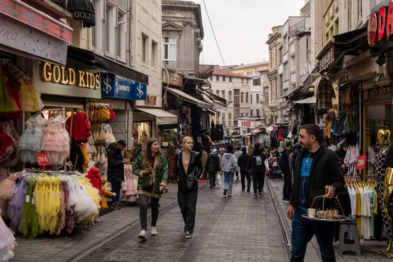 Shoppers and tourists in Istanbul