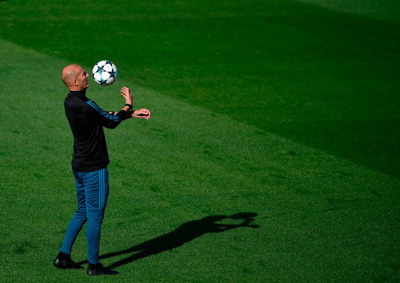 Real Madrid's coach Zinedine Zidane oversees the training session. Pierre-Philippe Marcou / AFP