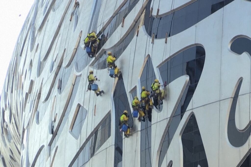 New UAE labour laws come into effect