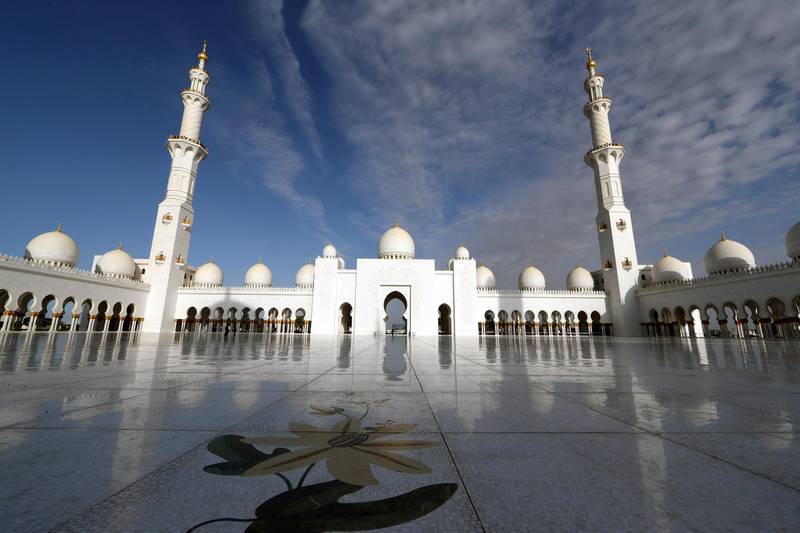 A view shows Sheikh Zayed Grand Mosque before a visit by Pope Francis in Abu Dhabi, United Arab Emirates, February 4, 2019. REUTERS/Tony Gentile