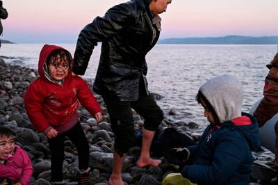 TOPSHOT - Refugees and migrants land ashore the Greek island of Lesbos on March 2, 2020. Around 500 migrants landed on Sunday morning in around 10 vessels, according to an AFP tally, their crossing made easier by the good weather conditions. Another four vessels carrying 120 people landed on the neighbouring island of Chios, and two vessels carrying 80 migrants landed on Samos, further to the south, ANA reported. According to the Greek coastguard, around 180 migrants arrived Saturday on Lesbos and Samos, making the crossing from Turkey despite strong winds.
 / AFP / ARIS MESSINIS

