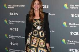 Julia Roberts pays tribute to George Clooney at Kennedy Centre Honours
