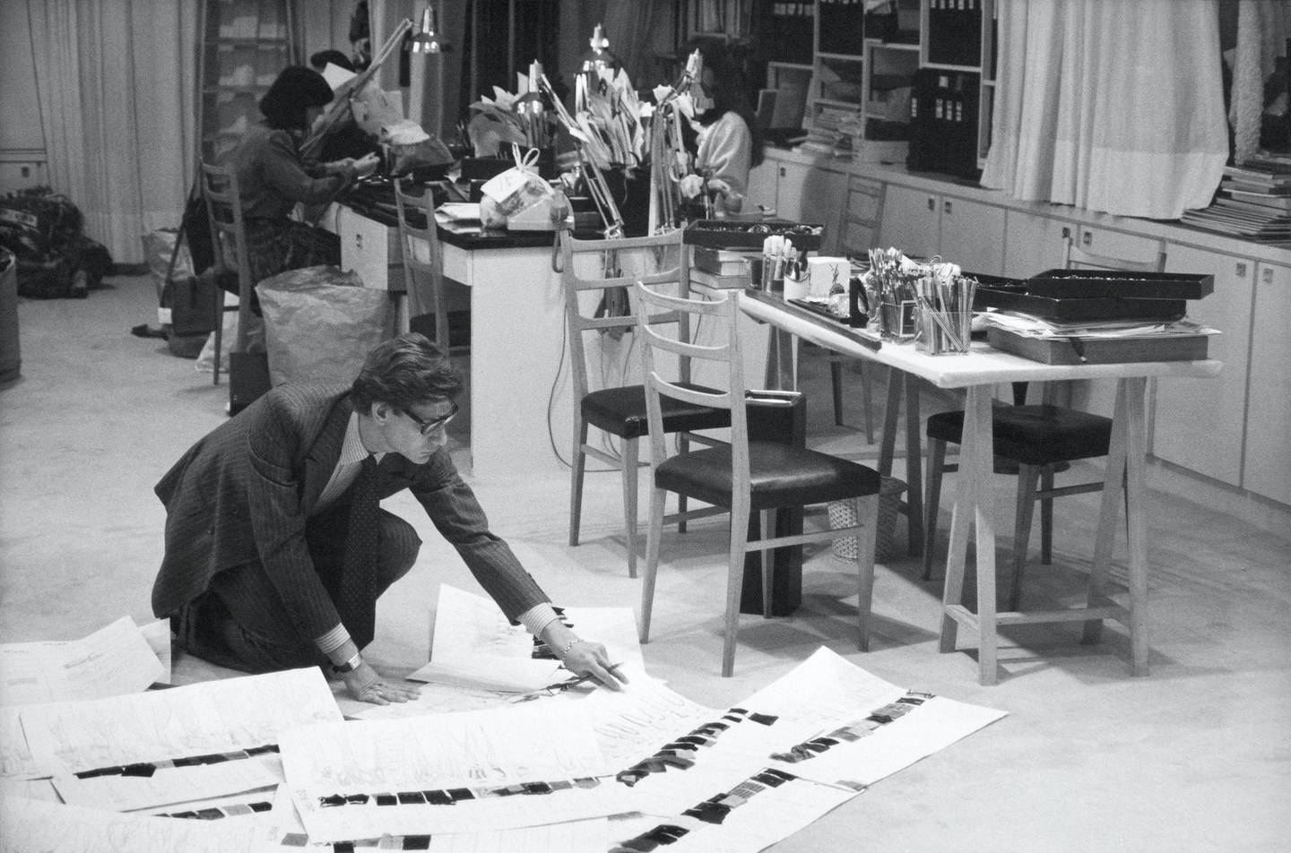 Yves Saint Laurent in his studio at Avenue Marceau, Paris, now the site of the museum Musée Yves Saint Laurent Paris. Courtesy Musée Yves Saint Laurent Paris