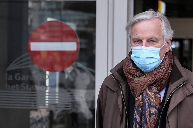EU chief negotiator Michel Barnier, wearing a protective face mask, arrives at Brussels Midi station, after the last round of Brexit talks in London, on December 5, 2020. With just a month until Britain's post-Brexit future begins and trade talks with the European Union still deadlocked, the UK government has urged firms to prepare as it scrambles to finish essential infrastructure. / AFP / Kenzo Tribouillard
