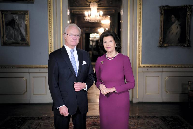 King Carl XVI Gustaf of Sweden and Queen Silvia of Sweden pose at the Royal Castle in Stockholm, Sweden, on December 3, 2020. (Photo by Pontus LUNDAHL / TT News Agency / AFP) / Sweden OUT