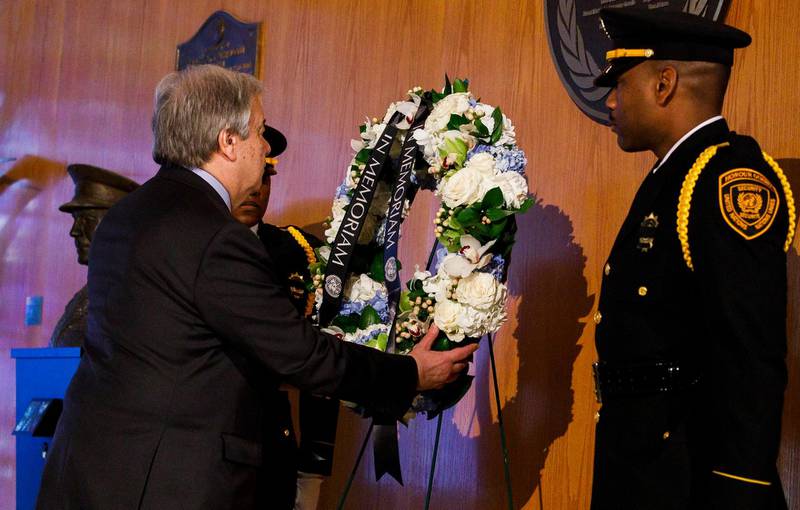 epa07440131 United Nations Secretary-General Antonio Guterres (L) leads a wreath laying ceremony to commemorate the United Nations personnel who died on Ethiopian Airlines Flight 302 at United Nations headquarters in New York, New York, USA, 15 March 2019. Ethiopian Airlines flight 302 crashed on 10 March 2019 shortly after takeoff from Addis Ababa Bole International Airport killing all 157 passengers, including 21 representatives of the United Nations.  EPA/JUSTIN LANE