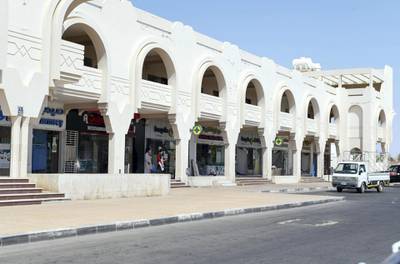 Residents and Heat in Sweihan-AD  Summer in full swing as temperatures rise to -45¡C in the small town of Sweihan, Abu Dhabi on June 9, 2021.
Reporter: Haneen Dajani News