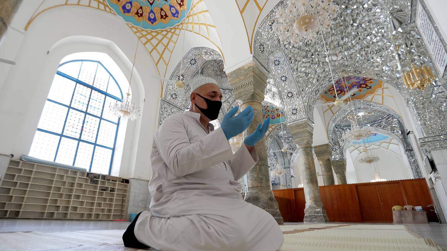 Уколы в рамадан можно ли. Рамадан в Дубае. Рамадан в Дубае в 2023. Мечеть ал Аксо Рамадан Карем. Ramadan храм.