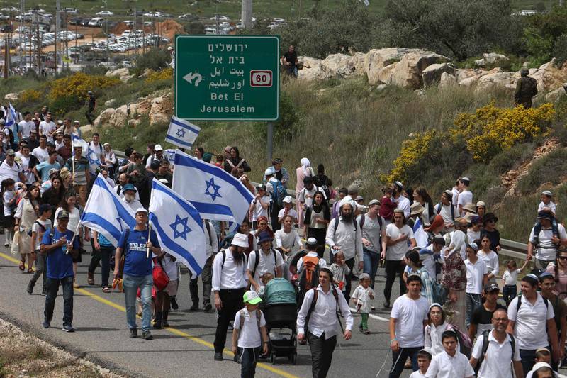 Israeli settlers march towards the outpost of Eviatar, near the Palestinian village of Beita, south of Nablus in the occupied West Bank, on April 10. The issue of Jewish settlements on Palestinian land was left unaddressed by the Oslo Accords. AFP