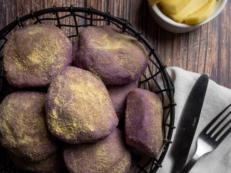 Ube cheese pandesal