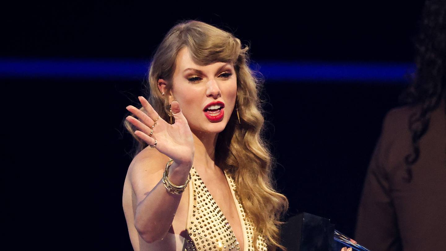 American Music Awards 2022 Winners List Taylor Swift Takes Top Prize Trendradars 