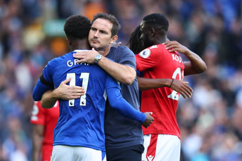 LIVERPOOL, ENGLAND - AUGUST 20: Frank Lampard the manager / head coach of Everton with Demarai Gray of Everton at full time during the Premier League match between Everton FC and Nottingham Forest at Goodison Park on August 20, 2022 in Liverpool, United Kingdom. (Photo by Robbie Jay Barratt - AMA / Getty Images)
