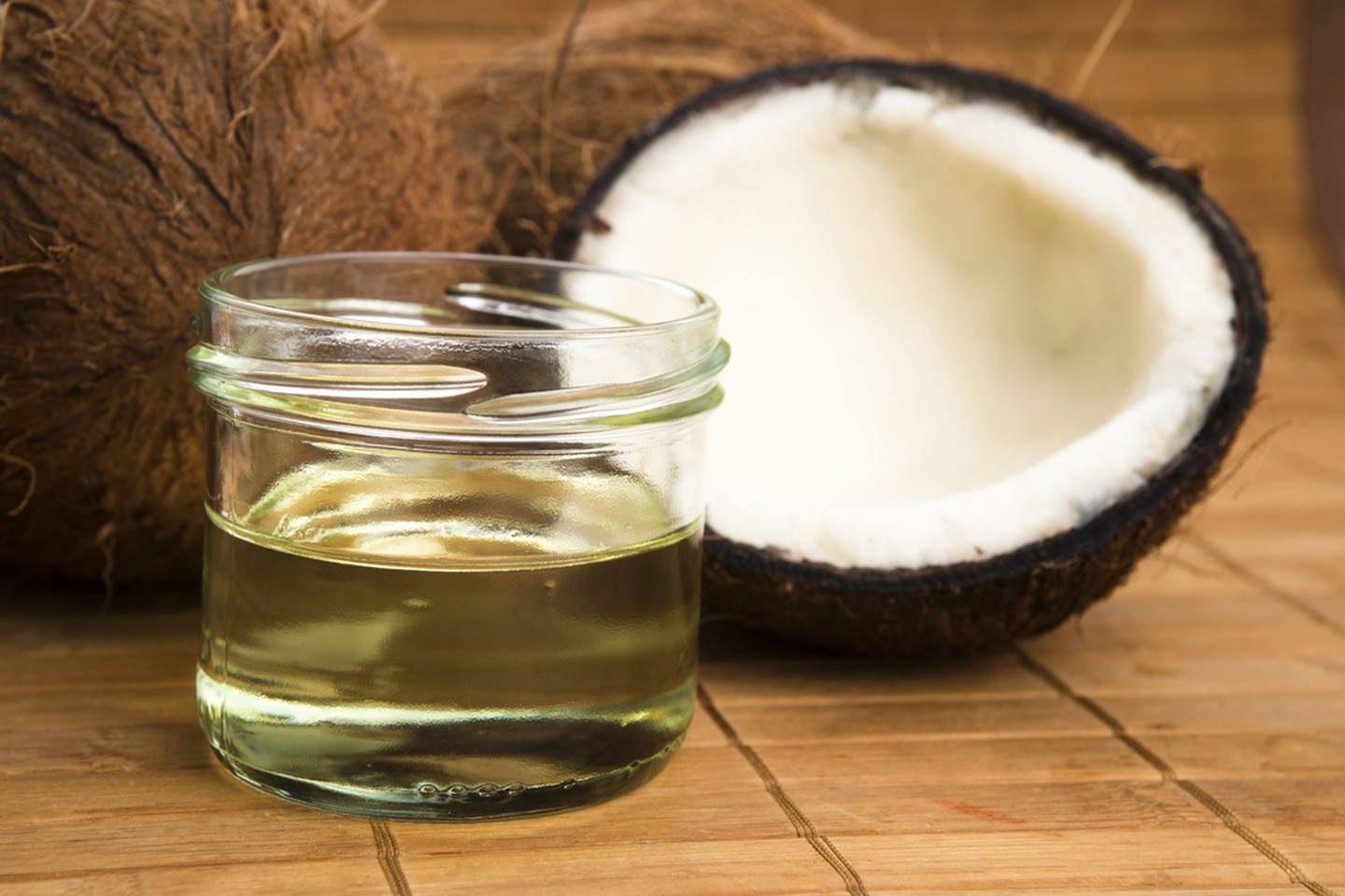Consuming coconut water and coconut oil are both beneficial for dry skin. Photo: iStockphoto.com