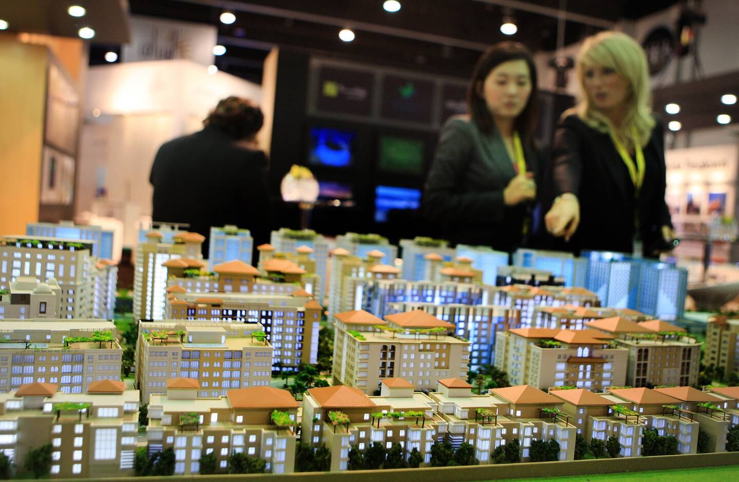 ABU DHABI - 17APRI 2011 - Visitors look at the model of Rawdhat project by Reem Investments on the opening day of the Cityscape yesterday at Abu Dhabi National Exhibition Centre. Ravindranath K / The National