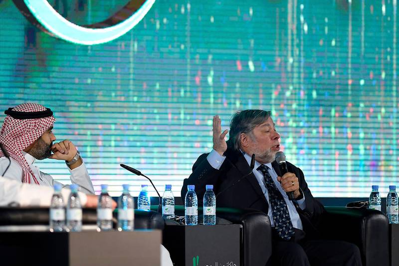 Apple co-founder Steve Wozniak (R) speaks during a hackathon in Jeddah on July 31, 2018, prior to the start of the annual Hajj pilgrimage in the holy city of Mecca.
More than 3,000 software developers and 18,000 computer and information-technology enthusiasts from more than 100 countries take part in Hajj hackathon in Jeddah until August 3. / AFP PHOTO / Matthieu CLAVEL