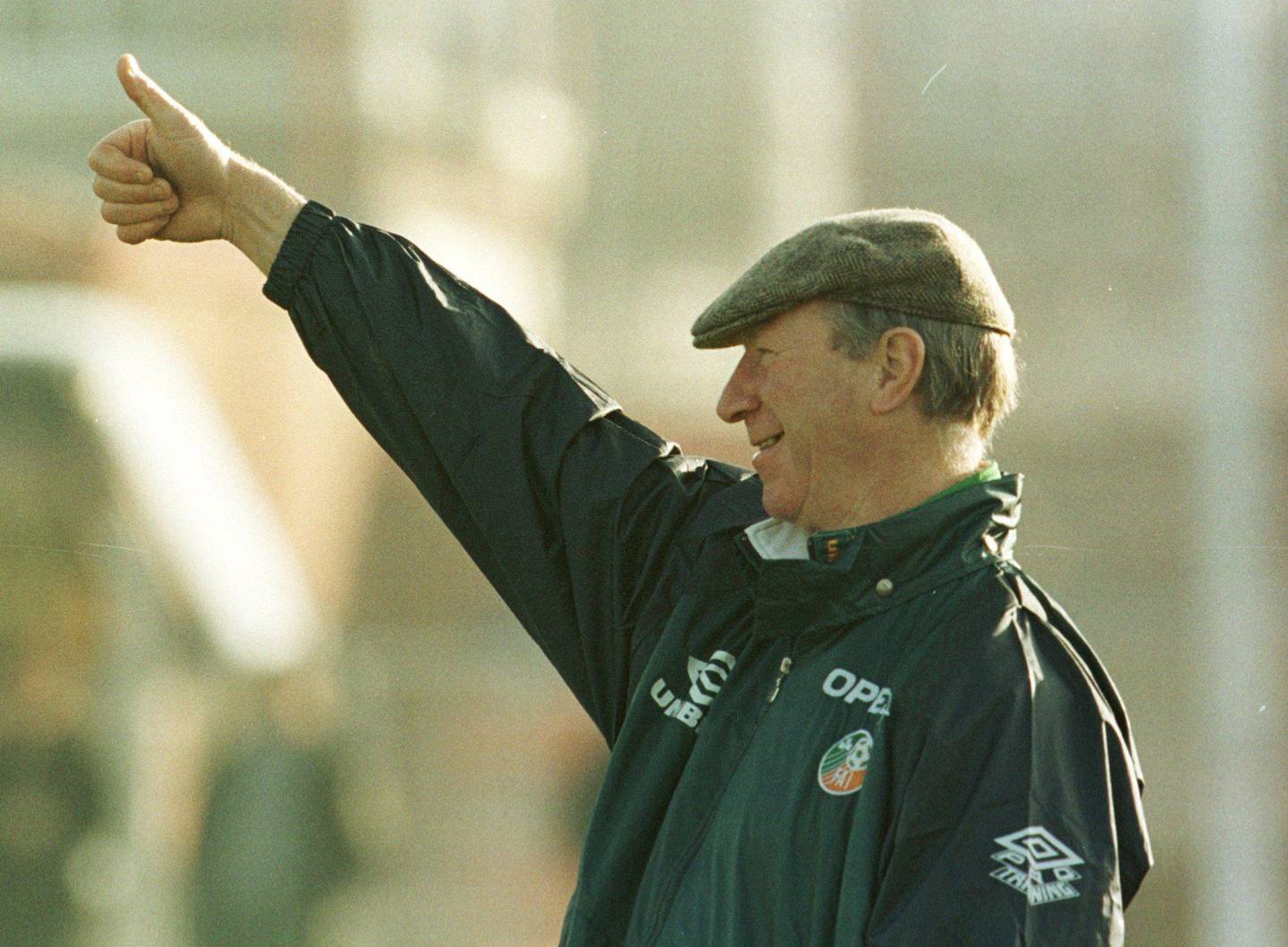 10 DEC 1995:   MANAGER, JACK CHARLTON WATCHING THE REPUBLIC OF IRELAND TEAM TRAINING NEAR CHESTER BEFORE THE EUROPEAND CHAMPIONSHIPS DECIDER ON WEDNESDAY AGAINST HOLLAND.. Mandatory Credit: Ross Kinnaird/ALLSPORT FILE PHOTO