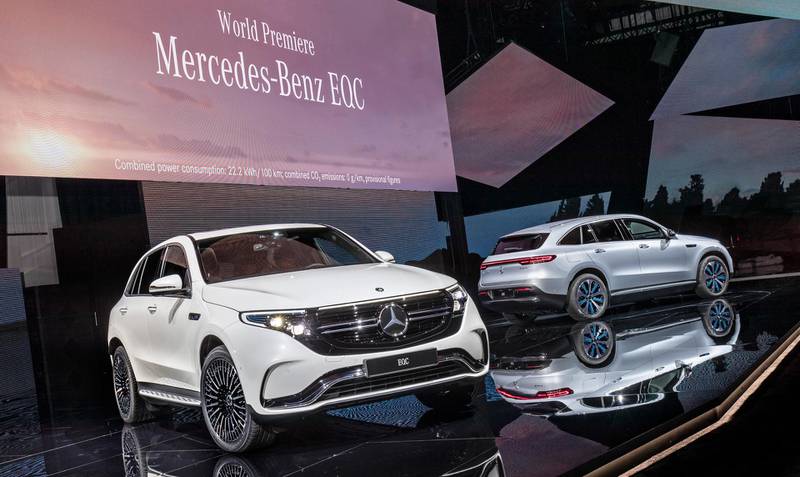  Der neue Mercedes-Benz ECQ (Stromverbrauch kombiniert: 22,2 kWh/100 km; CO2 Emissionen kombiniert: 0 g/km, Angaben vorläufig)//The new Mercedes-Benz EQC (combined power consumption: 22.2 kWh/100 km; combined CO2 emissions: 0 g/km, provisional 