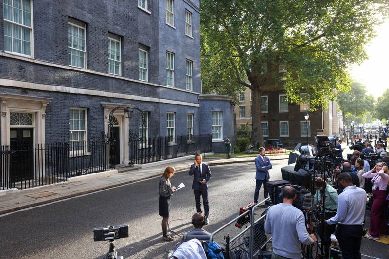 Broadcasts journalists outside No. 10, Downing Street, on the day of the announcement of the new leader of the ruling Conservative Party in London.  Bloomberg
