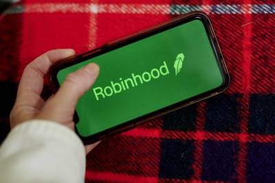 The logo for Robinhood is displayed on a smartphone in an arranged photograph taken in the Brooklyn borough of New York, U.S., on Monday, Oct. 12, 2020. Even though the firm said this year that it has more than doubled its customer-service team, clients complain they're struggling to get quick help when their funds are disappearing. Photographer: Gabby Jones/Bloomberg
