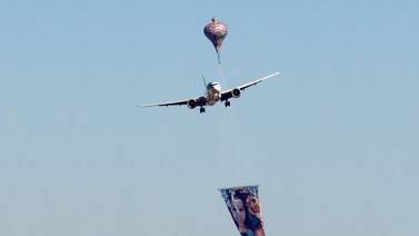 An image that illustrates this article Qatar Airways plane narrowly misses balloon over Brazil airport
