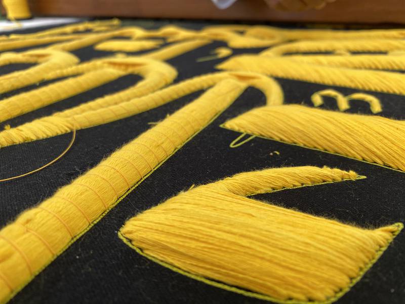 The belt of the holy ka'aba is being embroidered. The first step is filling it with cotton threads which then get covered with gold and silver threads.