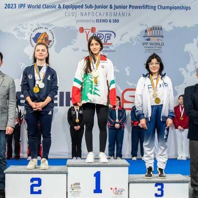 Khairallah set an IPF Junior World Record in her weight class. Photo: @joyatheant / Instagram