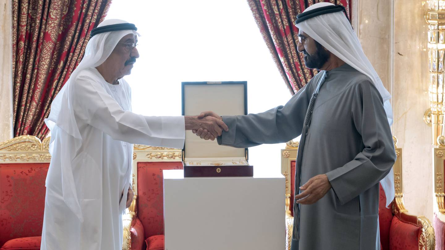 الشيخ محمد بن راشد يكرم أبطال مجتمع دبي