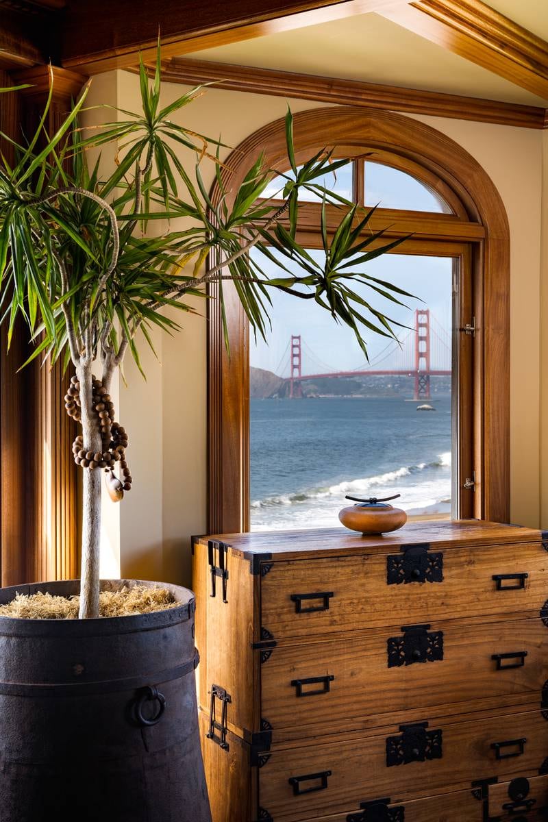 Picture windows frame the stunning views. Photo: TopTenRealEstateDeals.com