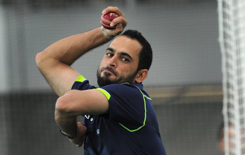 (FILES) This file picture take on June 6, 2013 shows legspinner Fawad Ahmed bowling at the indoor cricket nets at the MCG in Melbourne. Pakistan-born leg-spinner Fawad Ahmed had his bid for Australian citizenship accepted, making him eligible to play in the upcoming Ashes series in England. The former refugee, 31, played for Australia A last month in England and selector John Inverarity has indicated he will be considered for the Ashes squad. AFP PHOTO / FILES / Mal Fairclough        --  IMAGE STRICTLY RESTRICTED TO EDITORIAL USE - STRICTLY NO COMMERCIAL USE
 *** Local Caption ***  472155-01-08.jpg