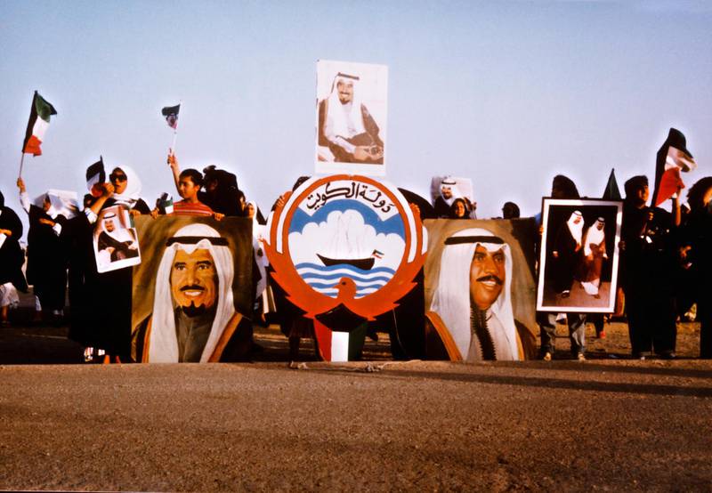 A demonstration in Kuwait, following the country's invasion by Iraq at the start of the Gulf War, 4th-6th August 1990. In the centre is the Emblem of Kuwait, adopted in 1962. (Photo by Derek Hudson/Getty Images)