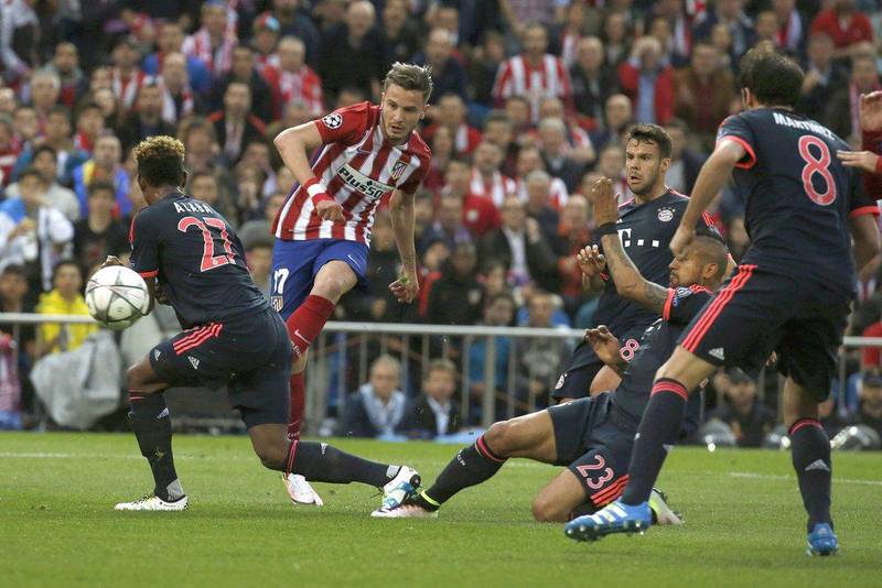 Atletico Madrid’s player Saul Niguez (2-L) scores the opening goal during the Uefa Champions League semi-final first leg match between Atletico Madrid and Bayern Munich played at the Vicente Calderon stadium, in Madrid, Spain, 27 April 2016. EPA/KIKO HUESCA