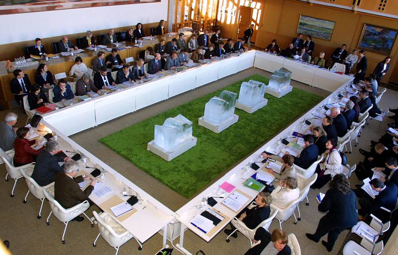 EU environment ministers, angered at Washington's abrupt pull-out from the Kyoto protocol on global warming, are seated at the start of the meeting in Kiruna to take stock of the battered treaty and consider alternatives, in March 2001. AFP