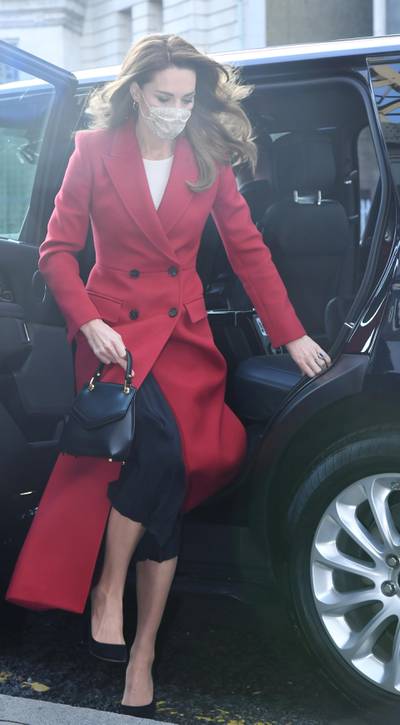 LONDON, ENGLAND - OCTOBER 20: Catherine, Duchess of Cambridge arrives for the launch of the Hold Still campaign at Waterloo Station on October 20, 2020 in London, England. (Photo by Jeremy Selwyn - WPA Pool/Getty Images)