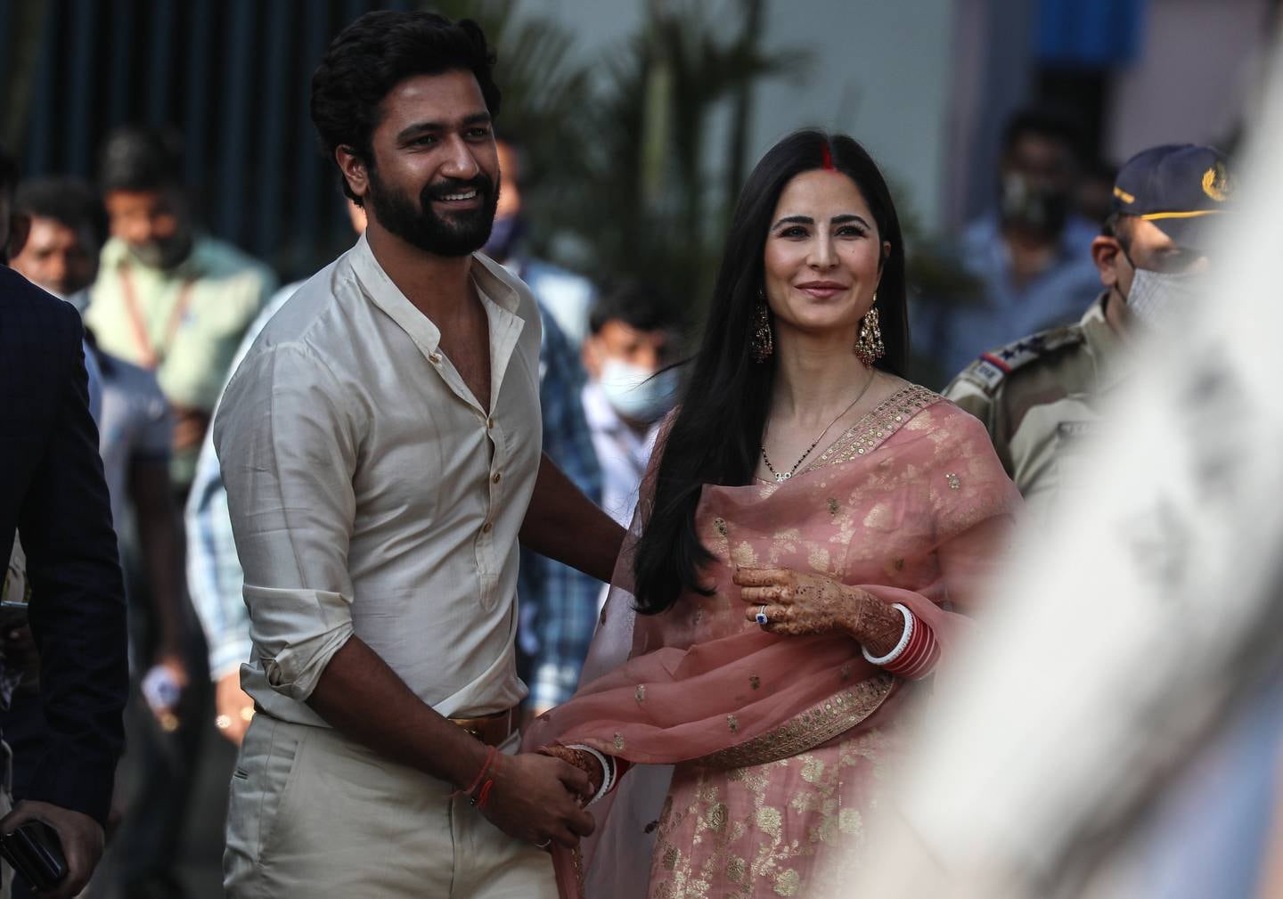 Les acteurs de Bollywood Vicky Kaushal et Katrina Kaif, quelques jours après leur mariage, à Mumbai, le 14 décembre 2021. EPA