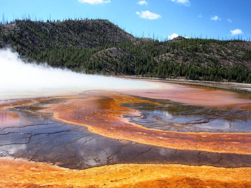 9) Yellowstone National Park in Wyoming had 761,000 searches.