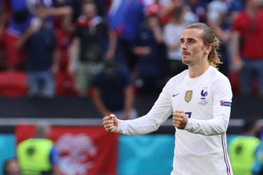 TOPSHOT - France's forward Antoine Griezmann celebrates scoring his team's first goal during the UEFA EURO 2020 Group F football match between Hungary and France at Puskas Arena in Budapest on June 19, 2021. / AFP / POOL / BERNADETT SZABO