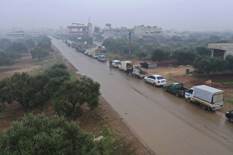 Drivers queue for fuel in Idlib province