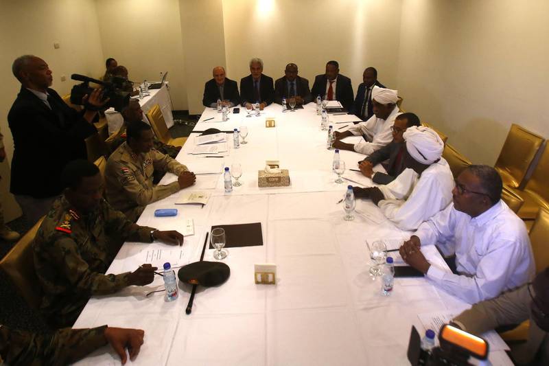 Members of the Sudanese Military Council and the protest movement the Alliance for Freedom and Change meet at the Corinthia Hotel in the capital Khartoum on July 3, 2019.
 Sudanese protest leaders and ruling generals resumed talks today over forming a new governing body, the first such negotiations since a deadly crackdown on demonstrators last month. / AFP / ASHRAF SHAZLY
