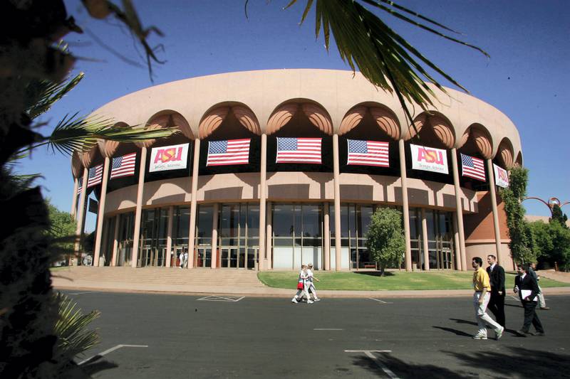 A view of the Gammage Auditorium on the campus of Arizona State University (ASU) in Tempe, Az, where the third and last presidential debate between George W. Bush and Democratic challenger John Kerry will be held later 13 October 2004.   / AFP PHOTO / ROBYN BECK