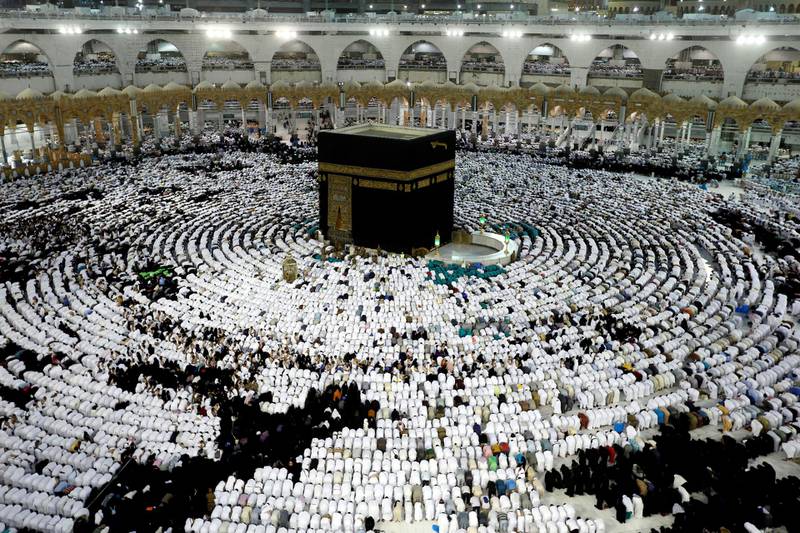 Muslims pray and gather around the holy Kaaba at the Grand Mosque during the holy fasting month of Ramadan in Mecca, Saudi Arabia, May 23, 2018. REUTERS/Faisal Al Nasser