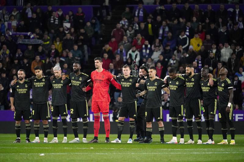 Real Madrid players observe a minute of silence to pay tribute to Brazilian football legend Pele. AFP