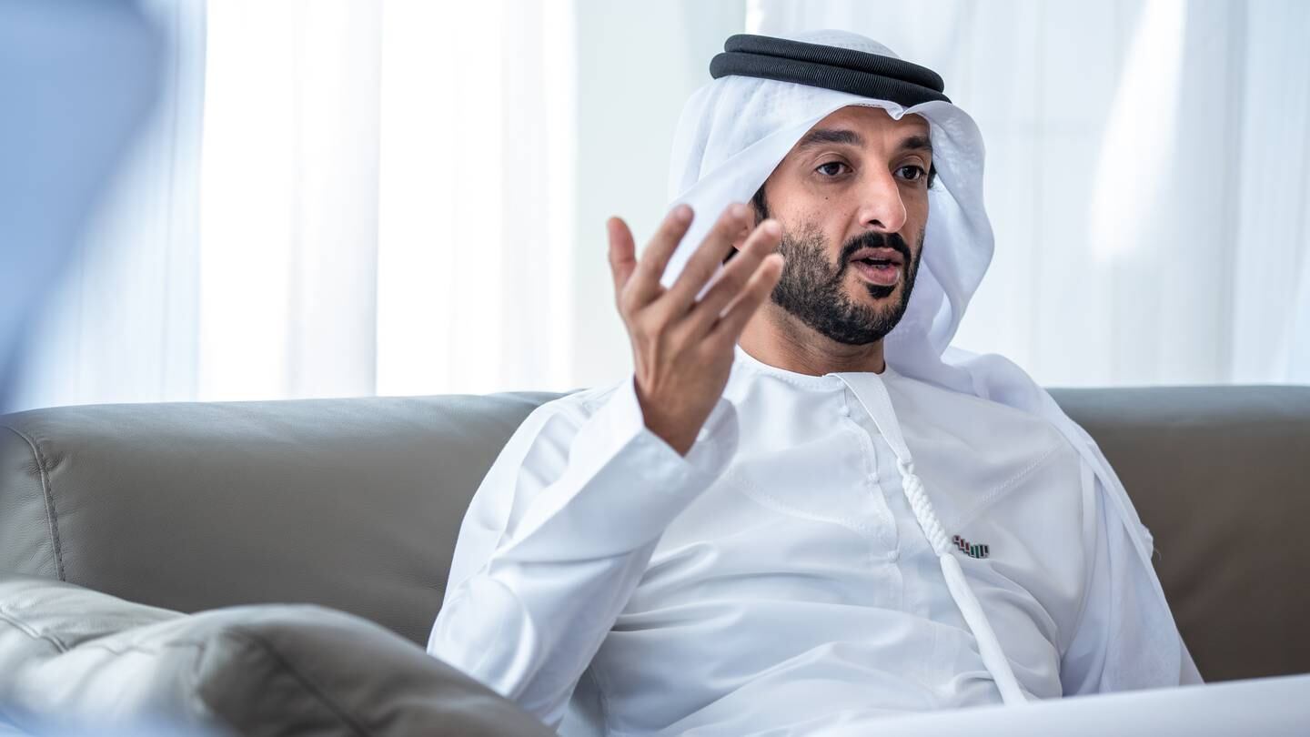장관은 UAE가 외국인 직접 투자를 늘리는 것을 목표로 하고 있으며 2022년에 6%의 경제 성장을 기대하고 있다고 말했습니다.