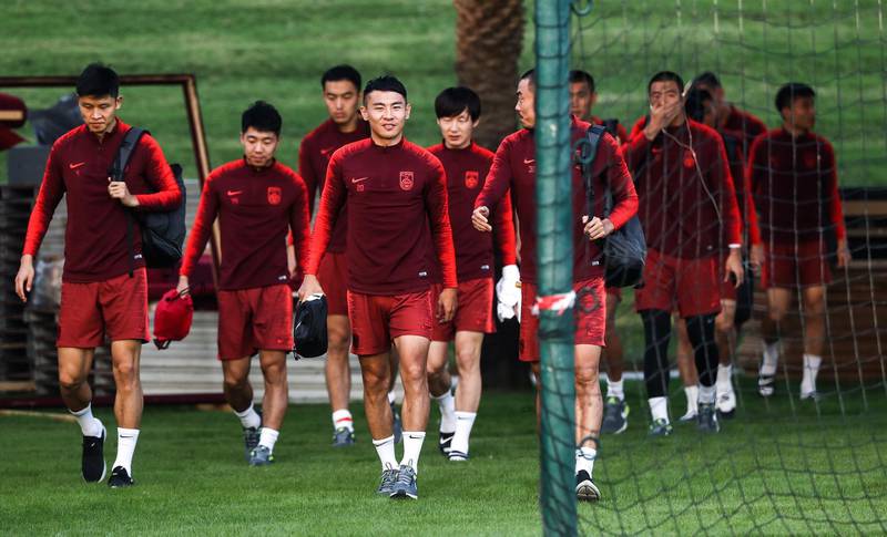Players of China's national football team attend a training session as they prepare for the 2019 edition of the AFC Asian cup, in Qatar's capital of Doha on December 21, 2018.  / AFP / KARIM JAAFAR
