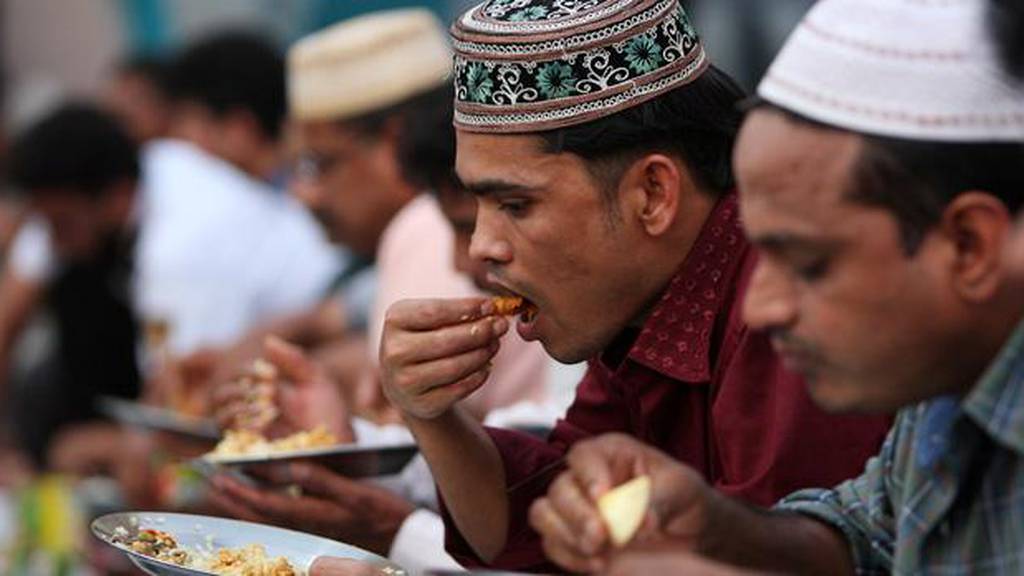 Video: Healthy fasting tips - iftar