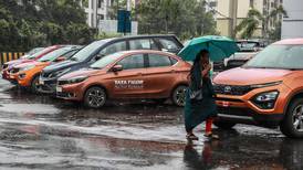 India's car industry stalls as demand wanes