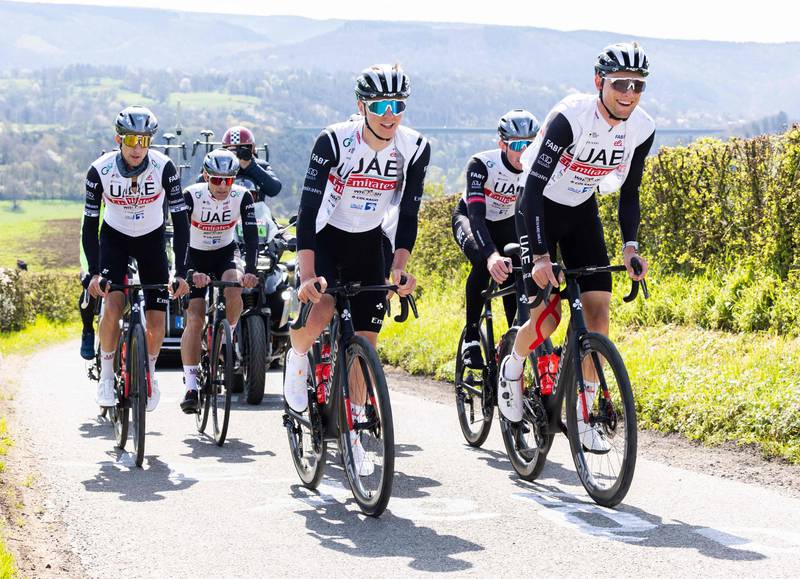 Le Tour de France « trop ​​​​tôt pour parler » après que Bocagar se soit cassé le poignet à l’automne
