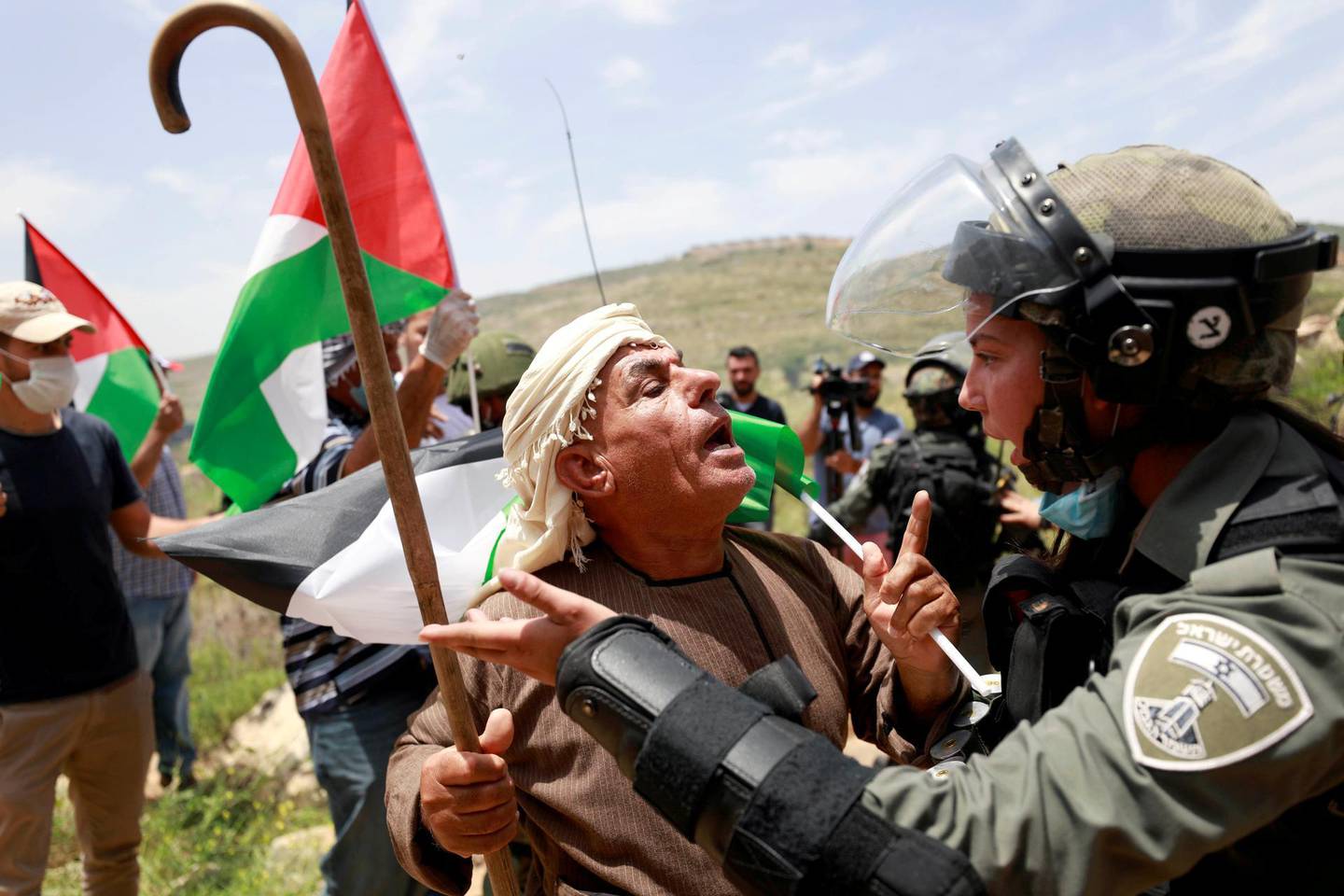 A Palestinian man argues with an Israeli border policewoman during a protest marking the 72nd anniversary of Nakba and against Israeli plan to annex parts of the occupied West Bank, in the village of Sawiya near Nablus in the Israeli-occupied West Bank May 15, 2020. REUTERS/Mohamad Torokman     TPX IMAGES OF THE DAY