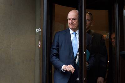 UN Special Envoy for Syria Staffan de Mistura leaves a hotel following a round of peace talks meeting with Syria's opposition delegation, on November 28, 2017 in Geneva.
Talks aimed at ending the war in Syria restarted on NOvember 28 with the Damascus regime enforcing its will, warning the United Nations it would not tolerate any discussion of President Bashar al-Assad's ouster from power. Assad's negotiators did not travel to Geneva for the opening of the UN-backed talks, delivering another blow to the negotiations that have achieved little through seven previous rounds.  / AFP PHOTO / Fabrice COFFRINI