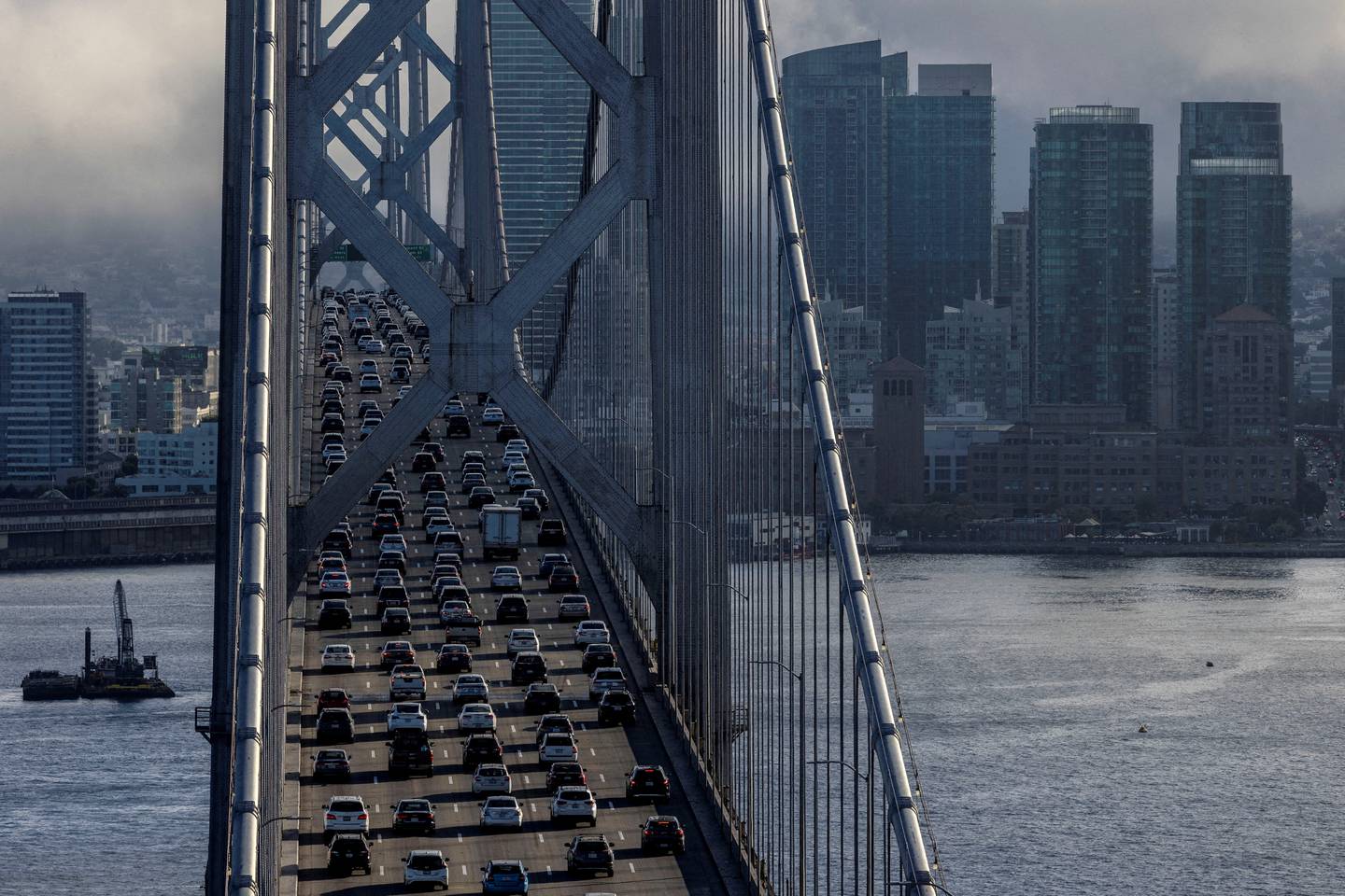 FILE PHOTO: A view of cars on the road during rush hour traffic jam in San Francisco, California, U. S.  August 24, 2022.  REUTERS / Carlos Barria / File Photo