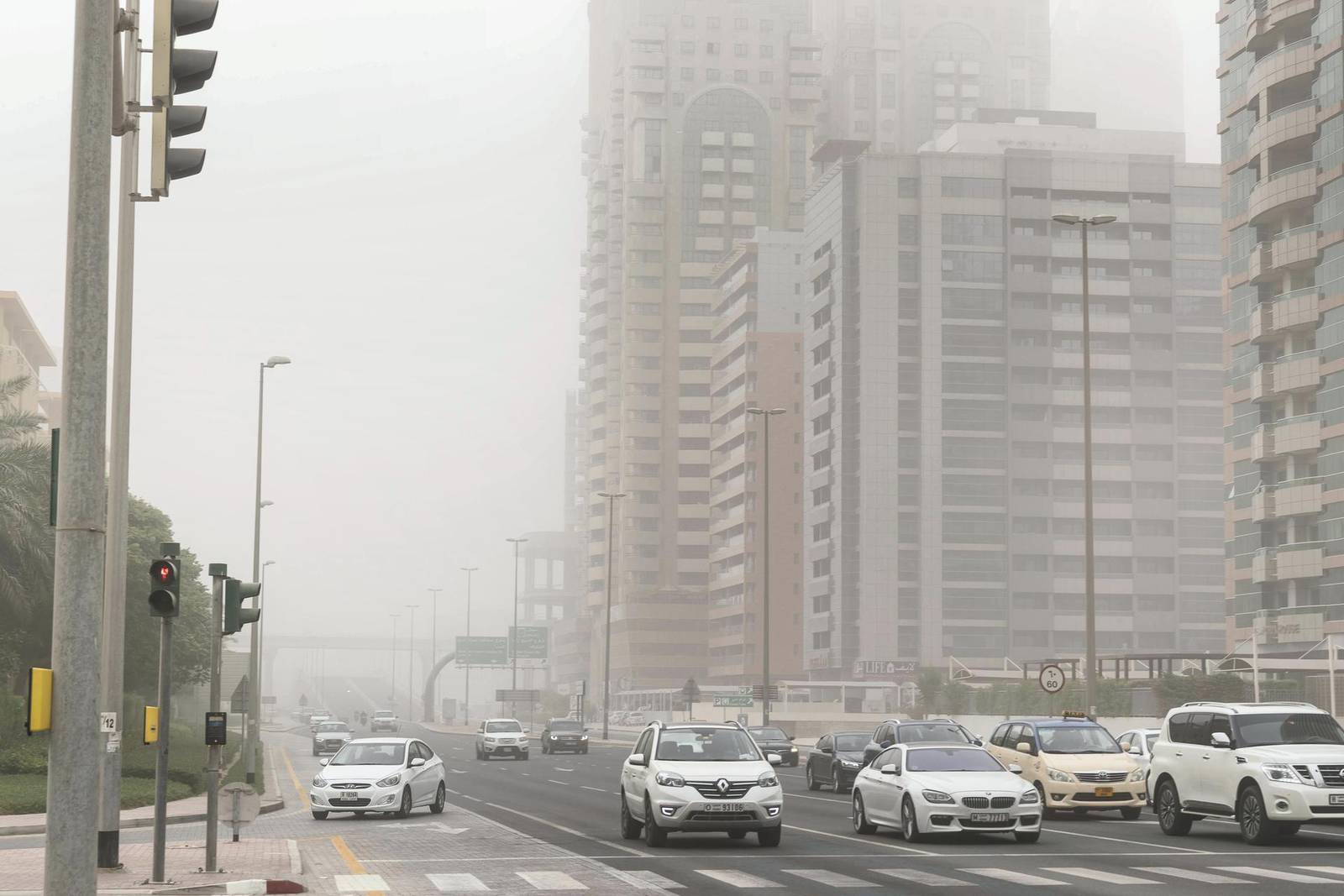 Dust storm sweeps into Dubai